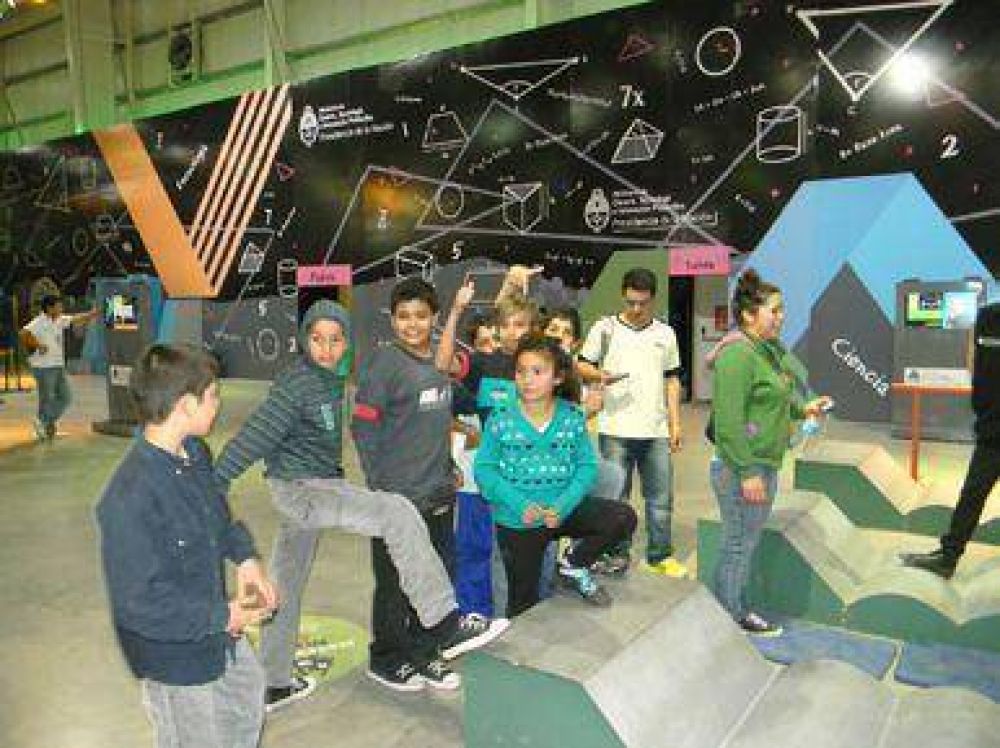 Conformidad de docentes tras el viaje a Tecn�polis	