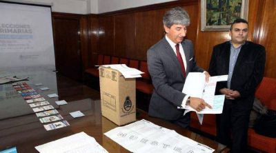 Muchos j�venes, voluntarios para las primarias