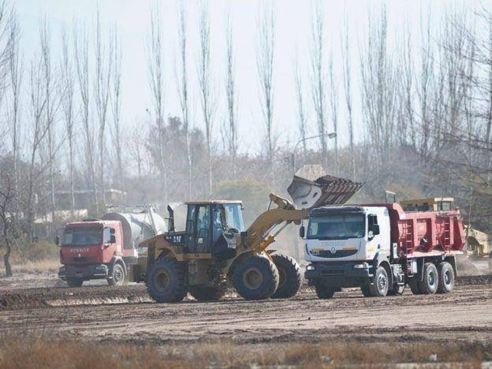 El proyecto Dinosaurio mut� en un centro comercial con cines