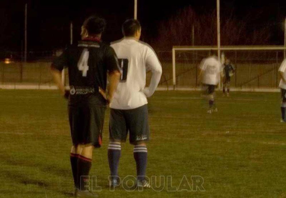 Un llamado de atenci�n: Racing jug� mal y perdi� en Ayacucho