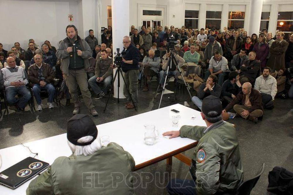 Gran convocatoria en la disertaci�n "Halcones sobre Malvinas"