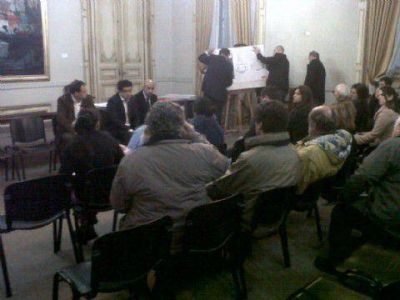 Inundaciones en La Plata: los vecinos ser�n recibidos por Scioli