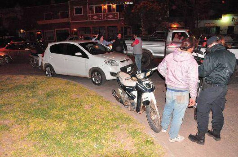 Una ni�a y sus padres heridos en violento choque de motos