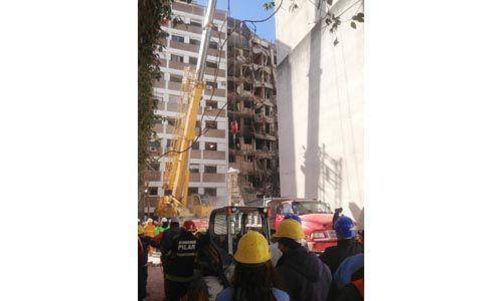 Bomberos de Pilar aportan su ayuda en la tragedia de Rosario