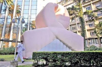 Inaugura la muestra interactiva �Lazo Gigante� para la prevenci�n en c�ncer