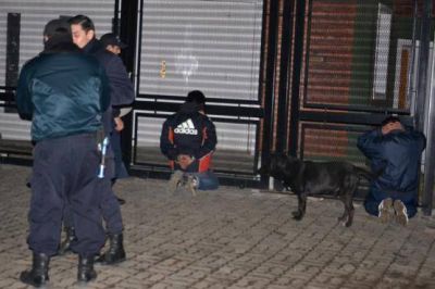 Tres aprehendidos tras una requisa rutinaria