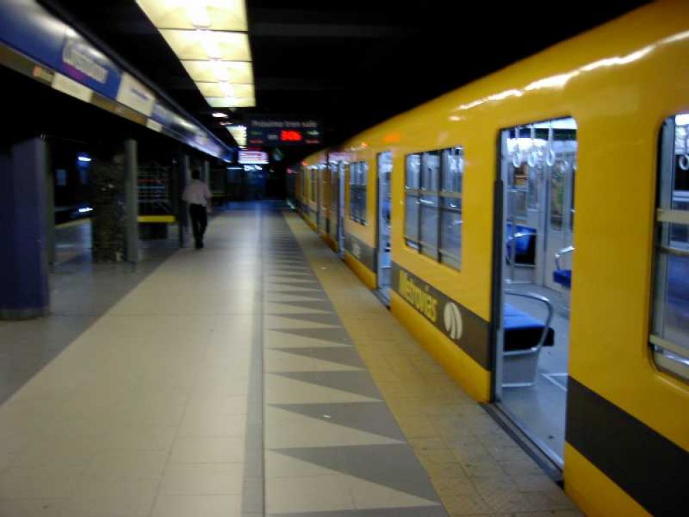 Subtes funcionar�n desde las 7 para trasladar a votantes y autoridades