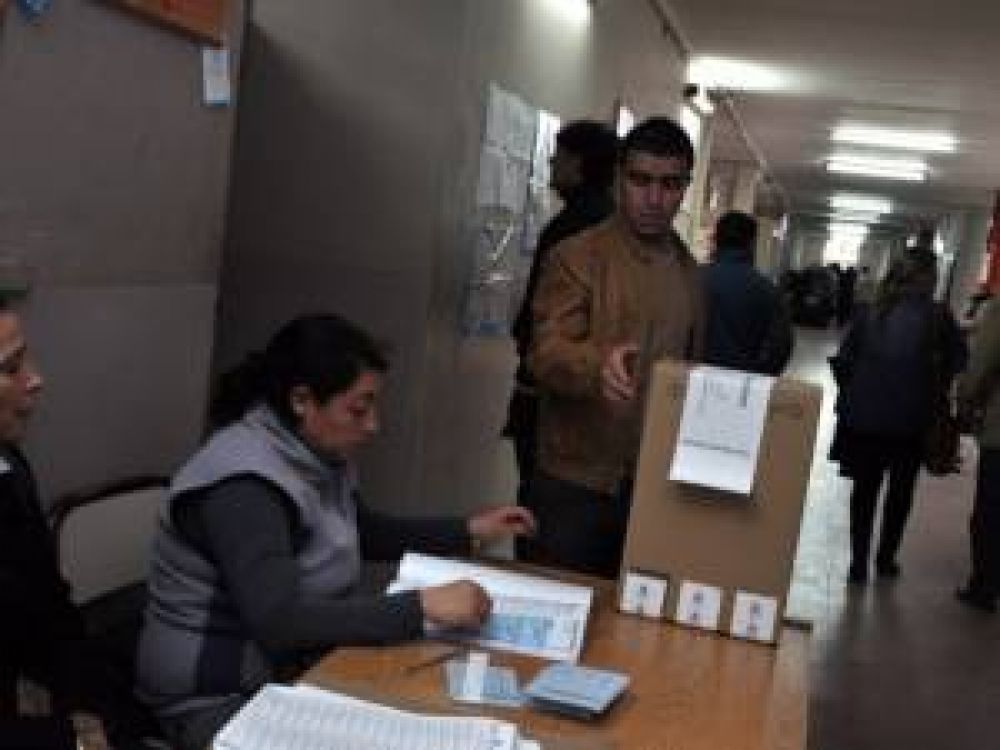 Arrancaron las elecciones en toda la provincia