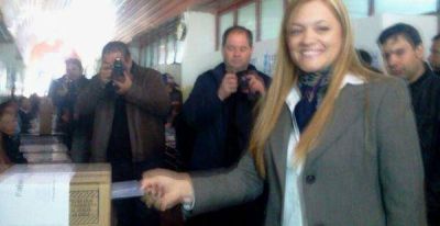 Teresita Madera ya emiti� su voto en urnas de Capital