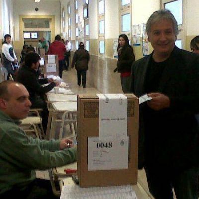 Bosetti fue el primer ministro en emitir su voto en Capital