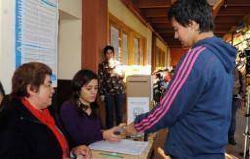 Debuta en la provincia y el pa�s el denominado �voto joven�