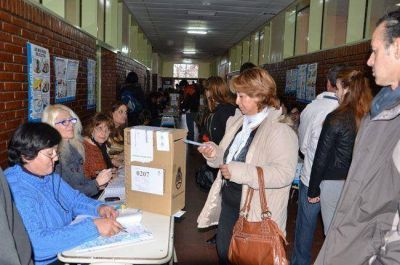 PASO: Intenso movimiento y denuncias cruzadas de robo de boletas en el PJ