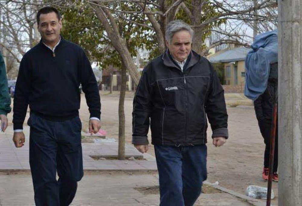 El intendente Larra�aga ech� a dos funcionarios por no �trabajar en la campa�a�