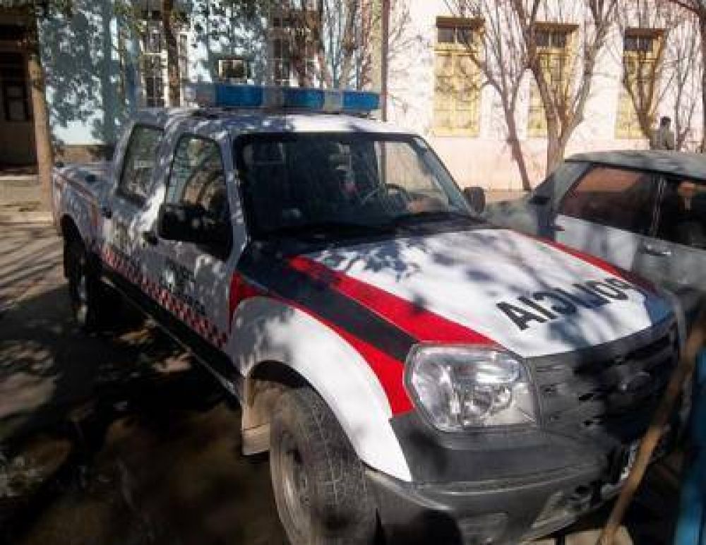 Recuperan elementos en Andalgal� y secuestran una camioneta en Aconquija