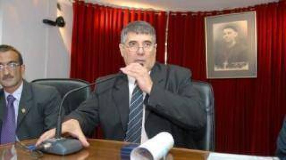 "Chicho" Tomassi ya emiti� su voto y fue el primero de los candidatos