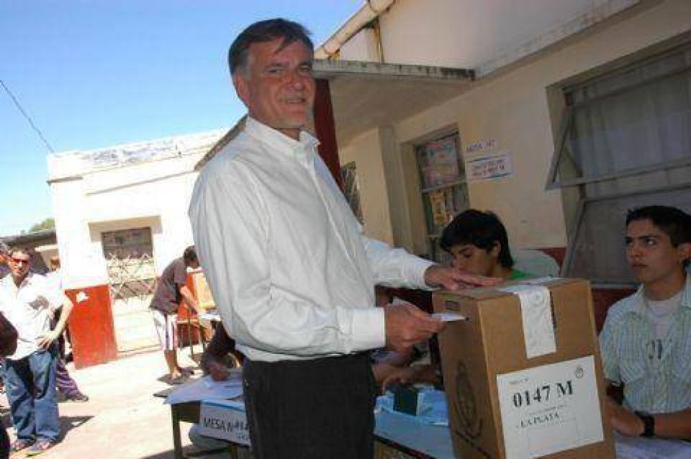 Castagneto opin� que el voto joven es parte de "la renovaci�n pol�tica"