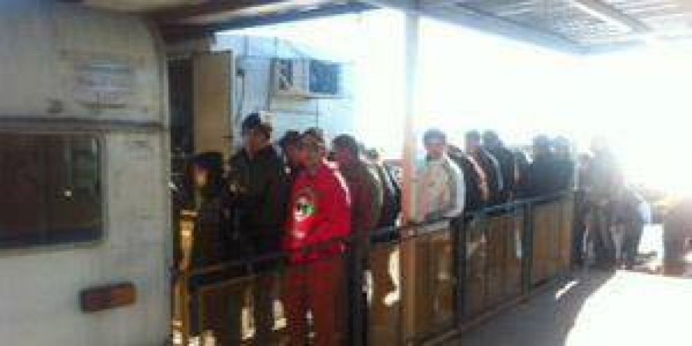 Comienzan a llegar los alberde�os que votan en Formosa