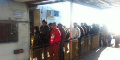 Comienzan a llegar los alberde�os que votan en Formosa
