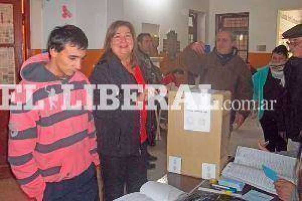 Norma Abdala de Matarazzo ya emiti� su voto en Fern�ndez