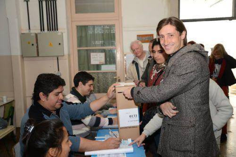 Letcher vot� en Villa Ballester