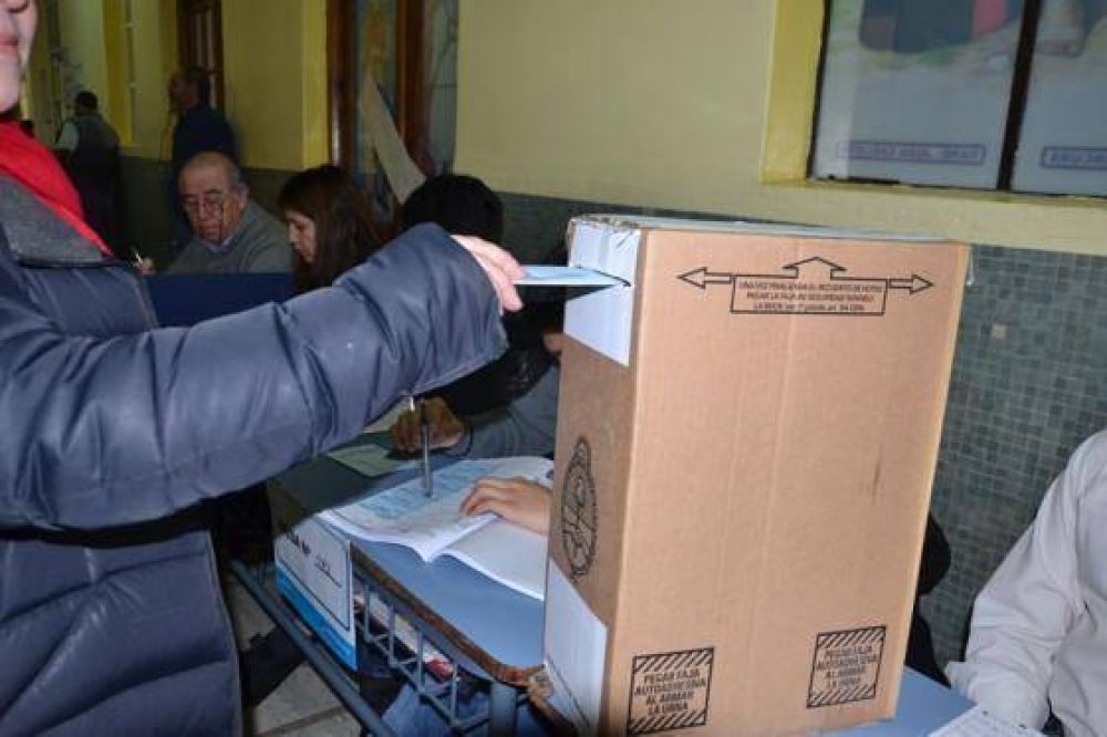Cerraron las PASO y los candidatos esperan con ansia los resultados
