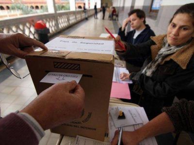 Vot� m�s del 70% del padr�n y la atenci�n se centra en la Provincia
