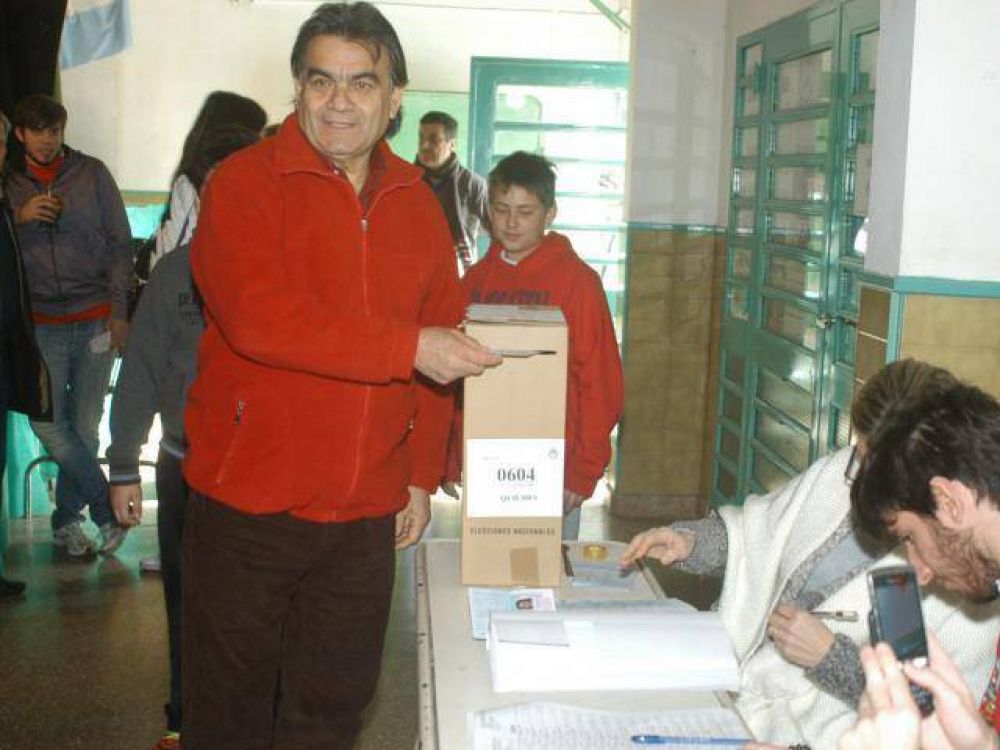 El intendente Guti�rrez vot� en la EP 82