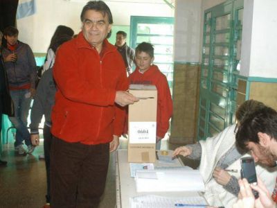 El intendente Guti�rrez vot� en la EP 82