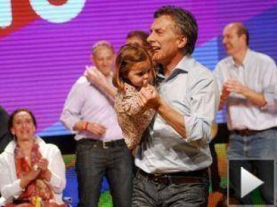 Pese al segundo puesto, Macri bail� con su hija en brazos y llam� a "renovar la pol�tica"