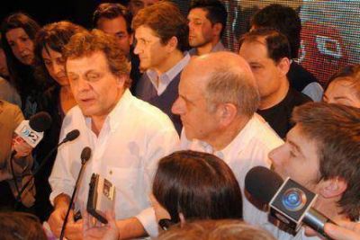 El intendente Gustavo Pulti, euf�rico por el apoyo que recibi� Acci�n Marplatense