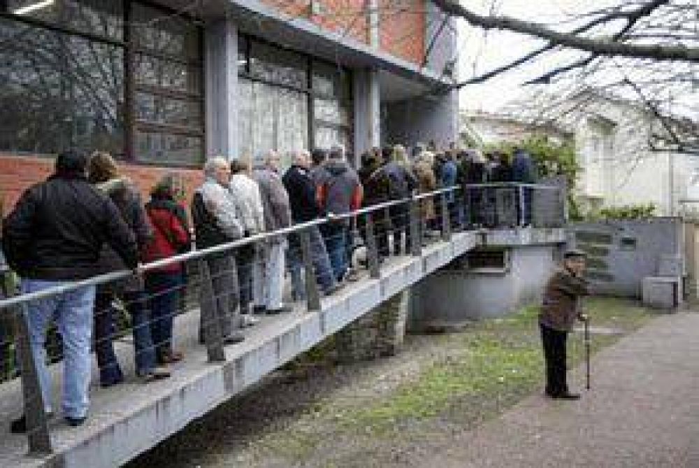 Cuando se presentaron a votar, fueron detenidas 3 personas que ten�an pedido de captura