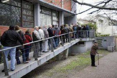Cuando se presentaron a votar, fueron detenidas 3 personas que ten�an pedido de captura