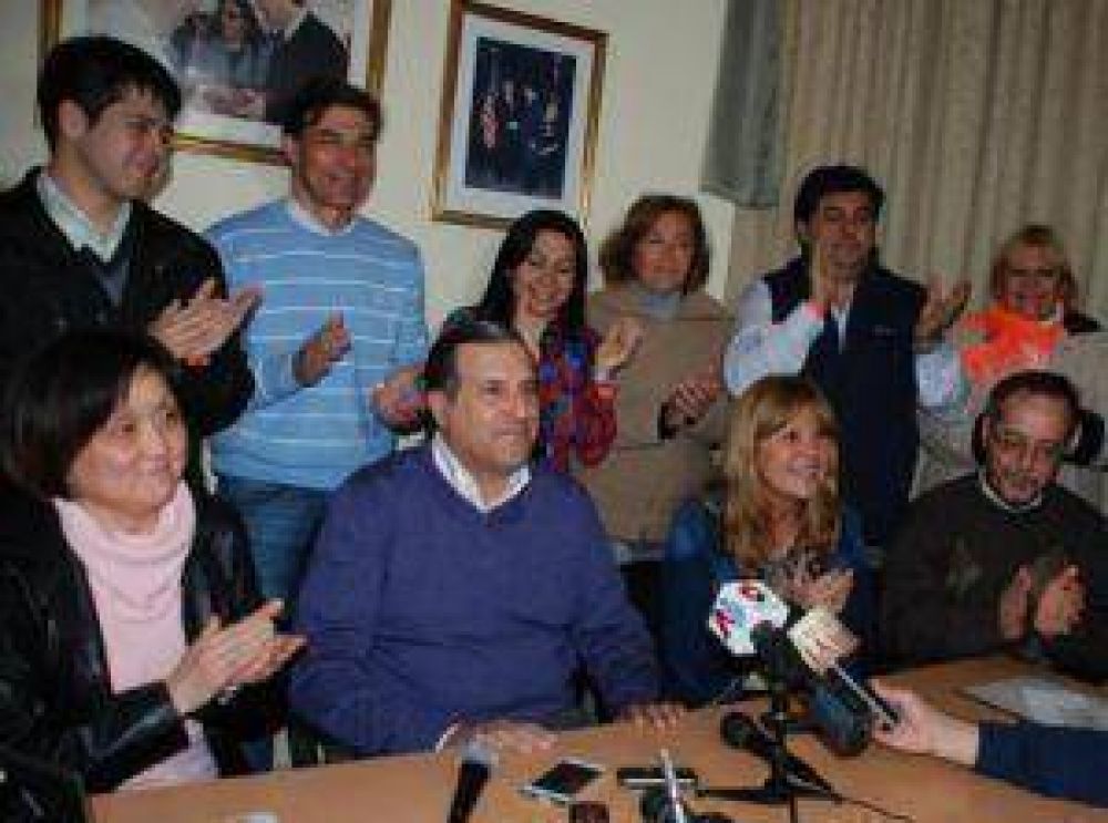 Rozas celebr� la recuperaci�n de la UCR y se comprometi� a llamar a la unidad