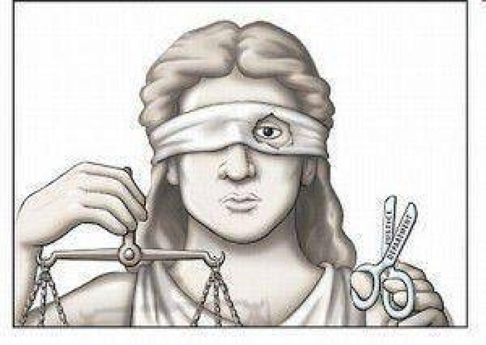 Liberaron a funcionario que aunque golpe� salvajemente a su exmujer, no le imputan violencia de g�nero