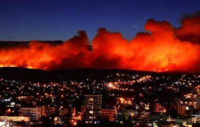 Carlos Paz, rodeada por un incendio