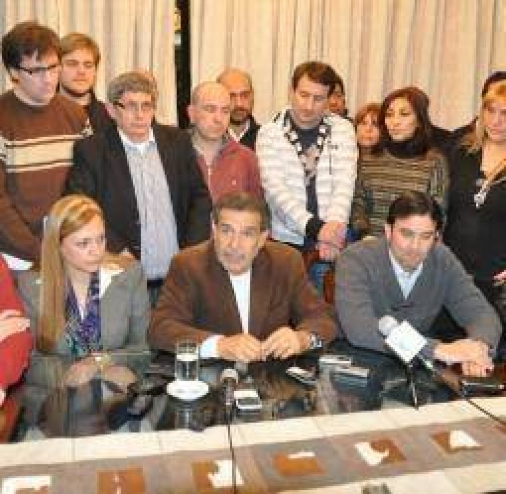 Beder acept� la derrota y llam� a redoblar el esfuerzo para octubre