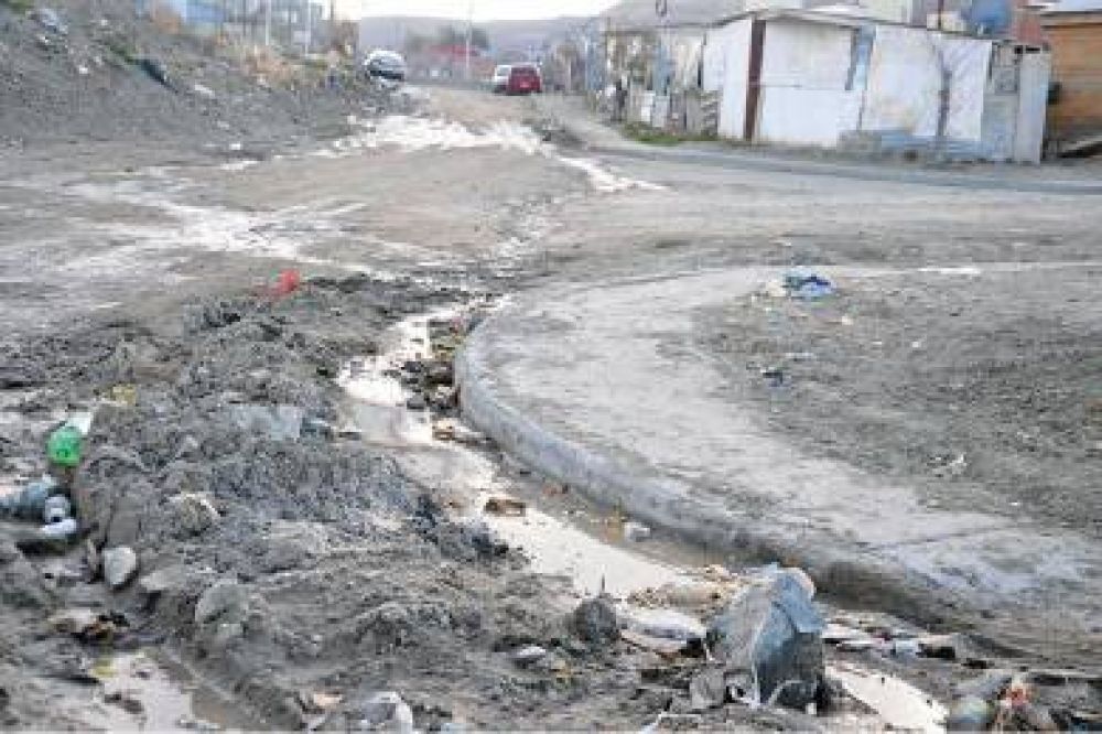 Quejas por falta de respuestas ante una saturaci�n cloacal en barrio Moure