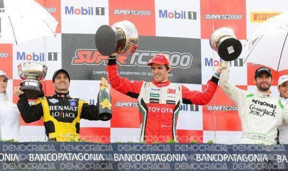 Rossi gan� y se afianz� en el campeonato