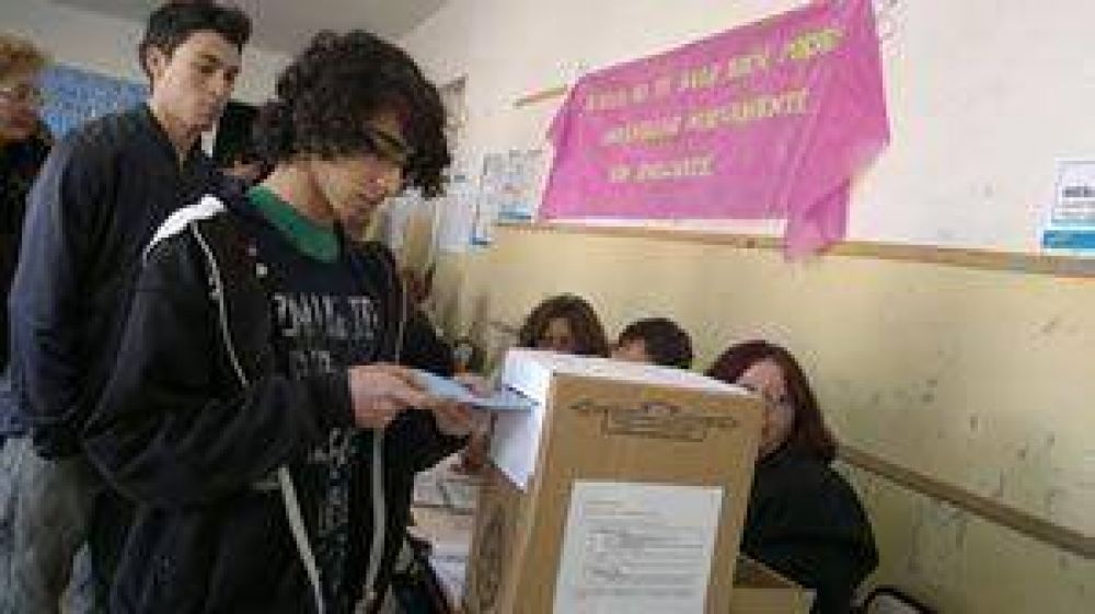  Voto joven: los Guzm�n a las urnas por primera vez