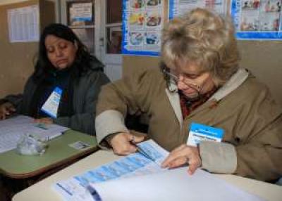 La votaci�n local tuvo demoras, pero no tantas como se esperaba