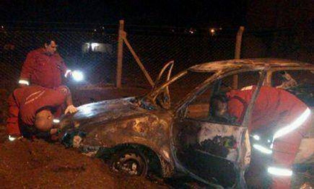 Identificaron al hombre asesinado y hallaron incendiado su autom�vil 