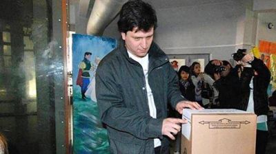 M�s del 70% del padr�n vot� en Santa Cruz