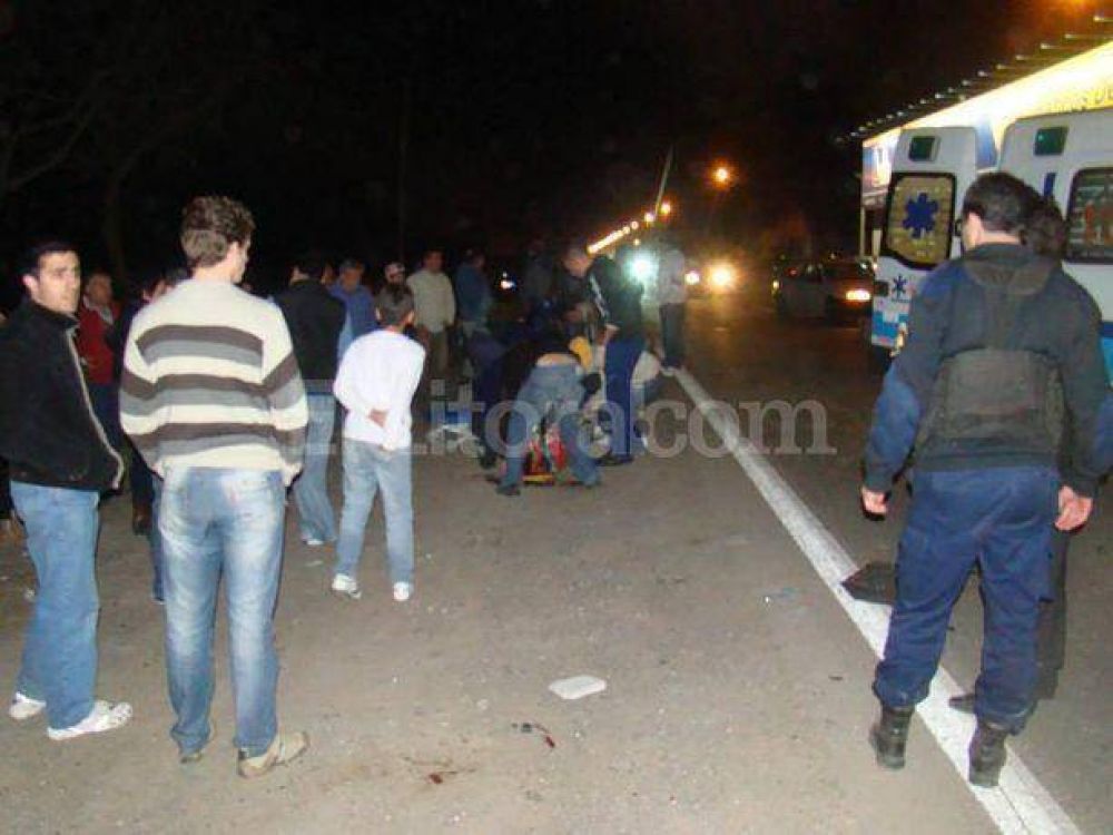 Un muerto y cuatro j�venes heridos en accidente en Recreo