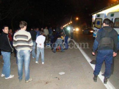 Un muerto y cuatro j�venes heridos en accidente en Recreo