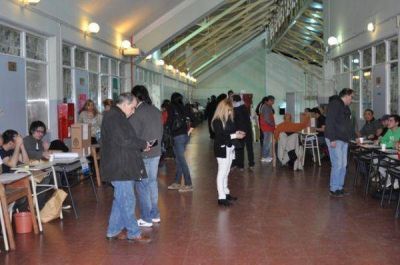 Estiman que vot� cerca del 70 % del padr�n habilitado en Tierra del Fuego