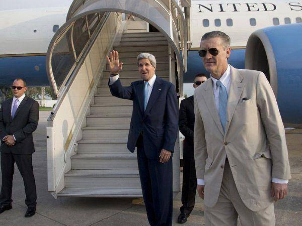 Juan Manuel Santos se re�ne con John Kerry