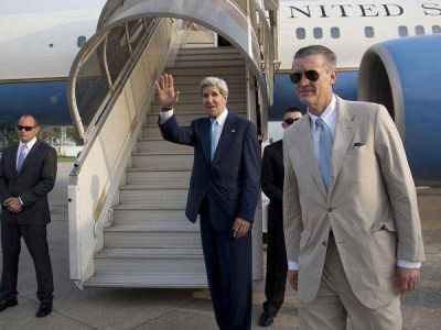 Juan Manuel Santos se re�ne con John Kerry