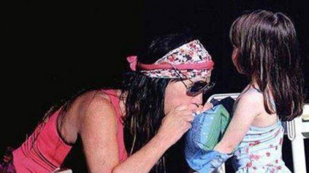 A los 4 aos, la nieta de Moria Casn tuvo su primera ciruga plstica