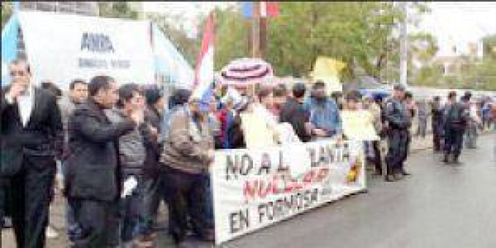 Paraguay: Se manifestaron contra reactor nuclear Carem