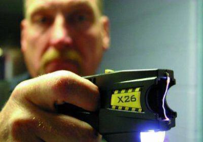 La Justicia prohibi� el uso de pistolas Taser a la Metropolitana